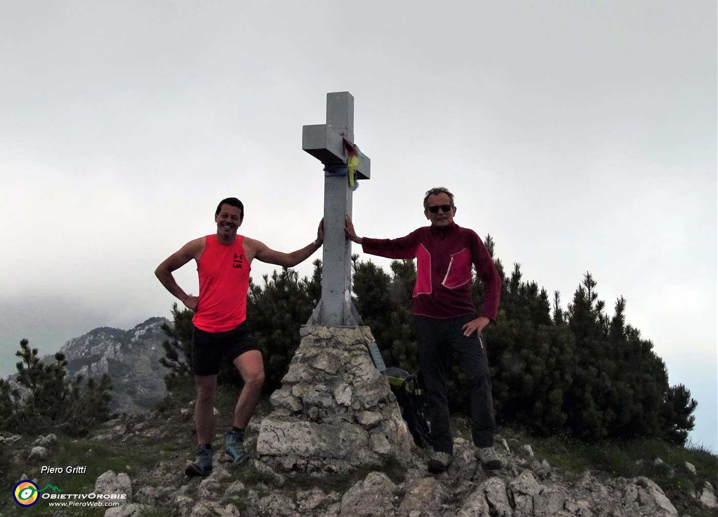 53 Alla croce di vetta del Cancervo (1831 m).JPG -                                